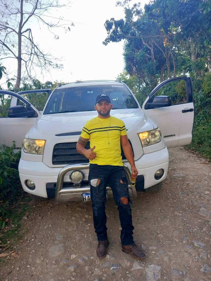 También, medios locales informaron que el joven estaba en un proceso de recolección de fondos para la construcción de una iglesia en una aldea local, aunque no se dieron más detalles. 