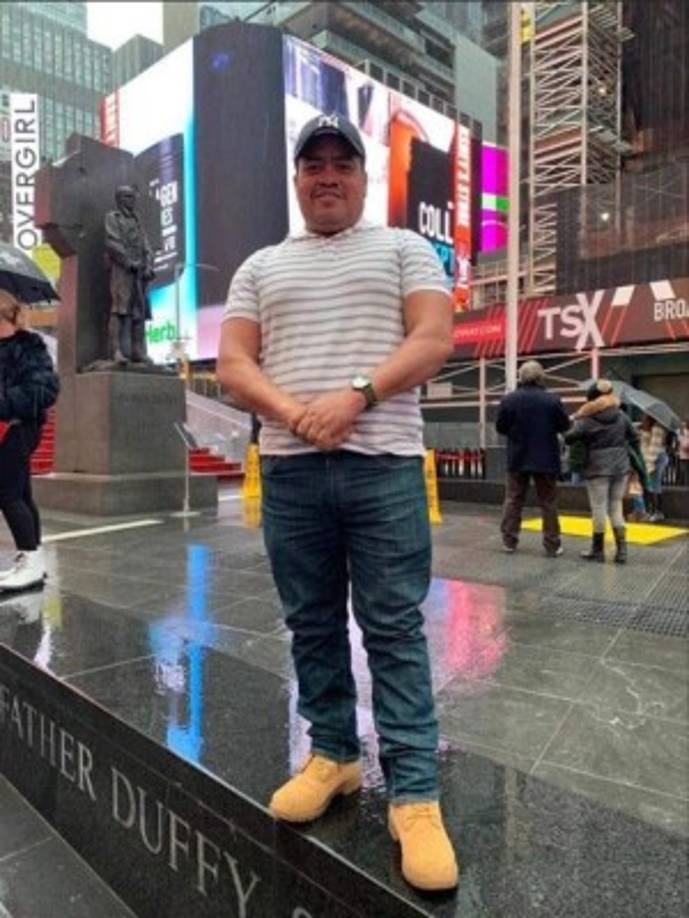 Entre los fallecidos están Luis Alberto Connolly Lagos, quien era un deejay originario de Puerto Cortés; Jorge Omar Guifarro, un residente en el condado de Queens y originario de San Francisco de La Paz, Olancho. También los hondureños que viven en Estados Unidos dieron a conocer de la muerte de Luis Montero, quien era mecánico originario de Tela, Atlántida.Saúl Castro, exmiembro del ejército de Estados Unidos, es uno de los fallecidos de origen hondureño. Agregan a la lista al exfutbolista Mario Martínez, limeño que integró la Selección Sub-23 y que murió luego de contagiarse con el covid-19.<br/><br/><br/>Saúl Castro.