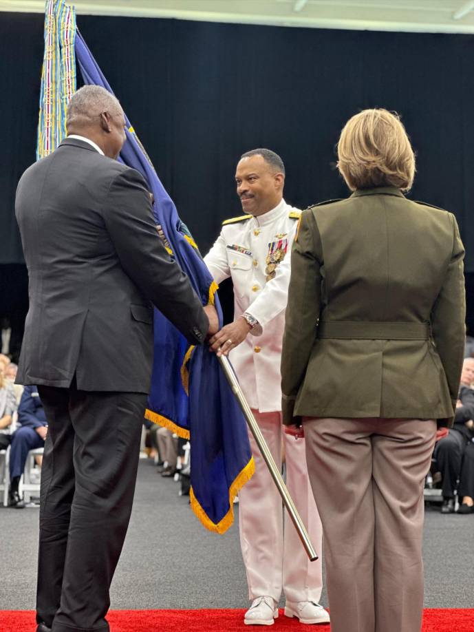 “Nuestros adversarios han establecido una fuerte presencia, poniendo en peligro la seguridad y la estabilidad en todo el continente americano”, alertó Holsey, quien aludió a los continuos esfuerzos de Rusia y China por ganar influencia y poder en la región.