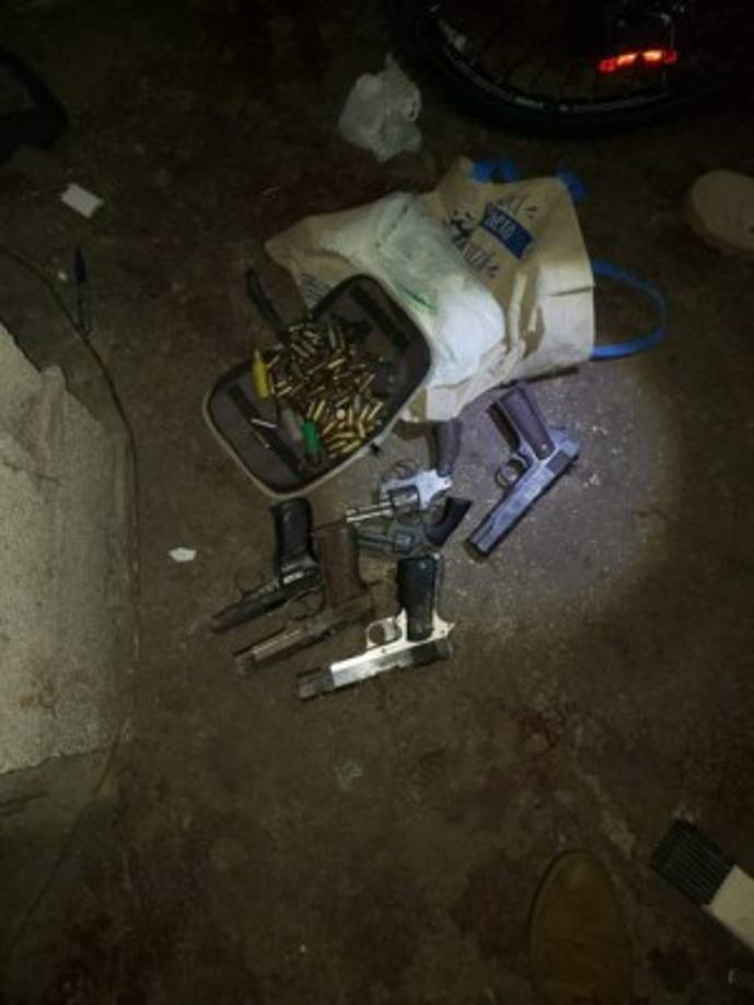 Parte de los elementos incautados por parte de las autoridades.