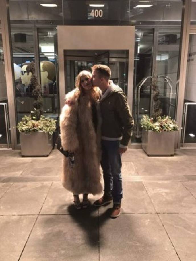 El aficionado de los Patriots es John Goehrke de 22 años de edad. Un afortunado.