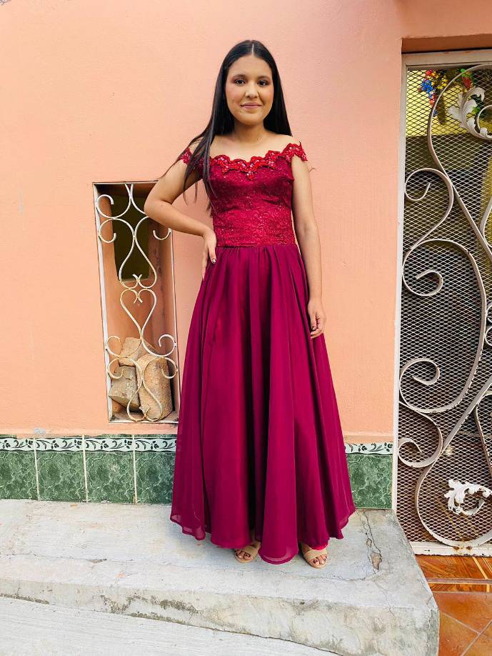 Yaritza Morales es originiaria de Tegucigalpa y sus estudios secundarios los realizó en el Instituto José Ramón Calix Figueroa.