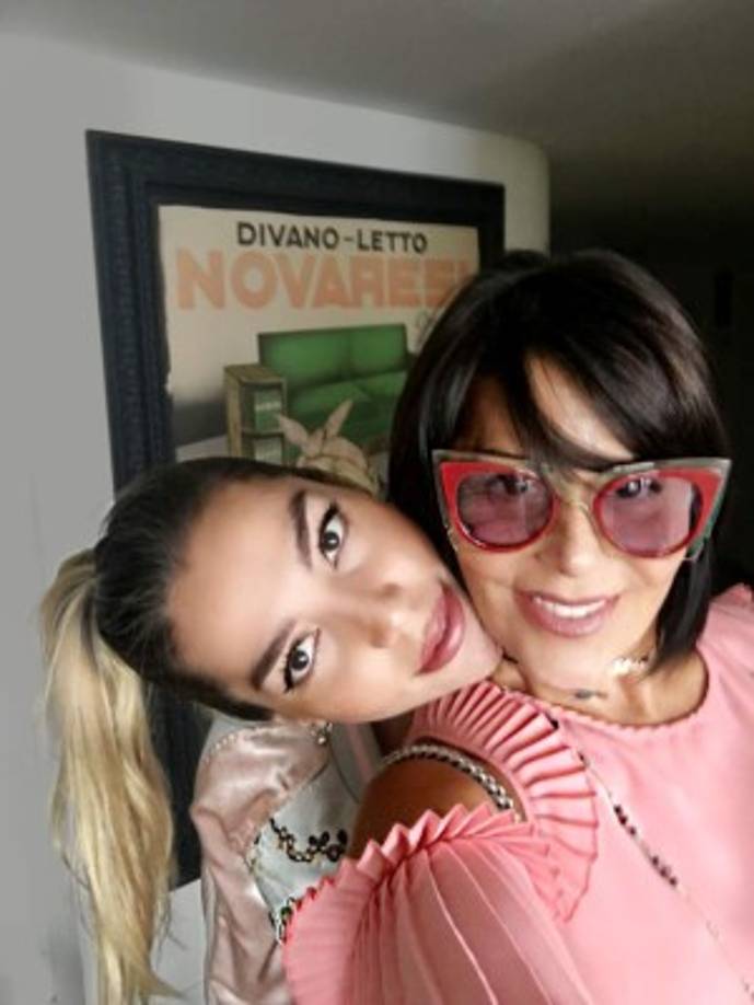 Ana Brenda: La Mer (tinted moisturizer)<br/>Nars Blush en Orgasm.<br/><br/>Frida Sofia: Colosal Big Shot Mascara, de Maybelline<br/>Glossy Stain, de YSL.<br/><br/>Marielena Davila<br/>Hyaluronic Acid, de The Ordinary<br/>Broad Spectrum Moisturizer Tinted, de Elta MD. <br/>