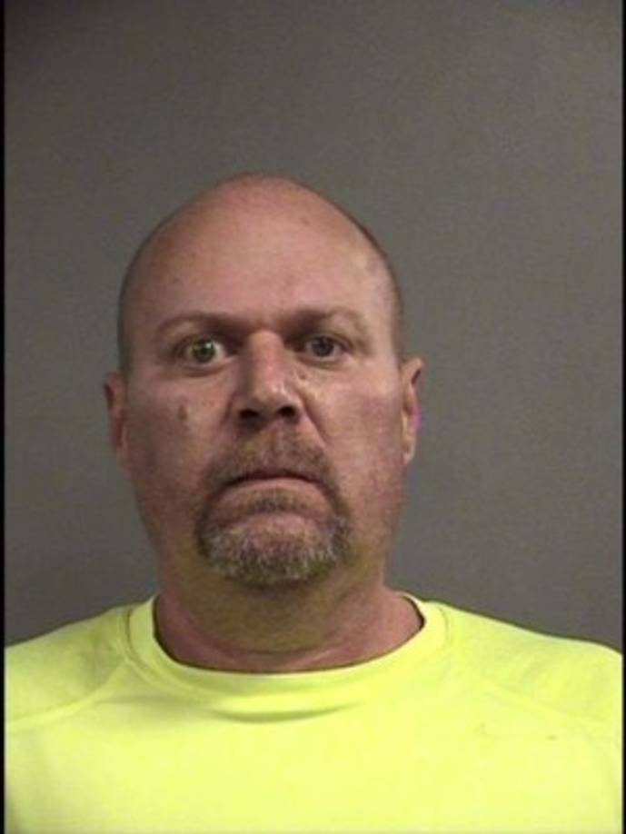 Se le 'condena por su atroz y racista ataque a tres personas negras, a las que apuntó por el color de su piel', dijo Kristen Clarke, una alta funcionaria de derechos civiles del Departamento de Justicia.