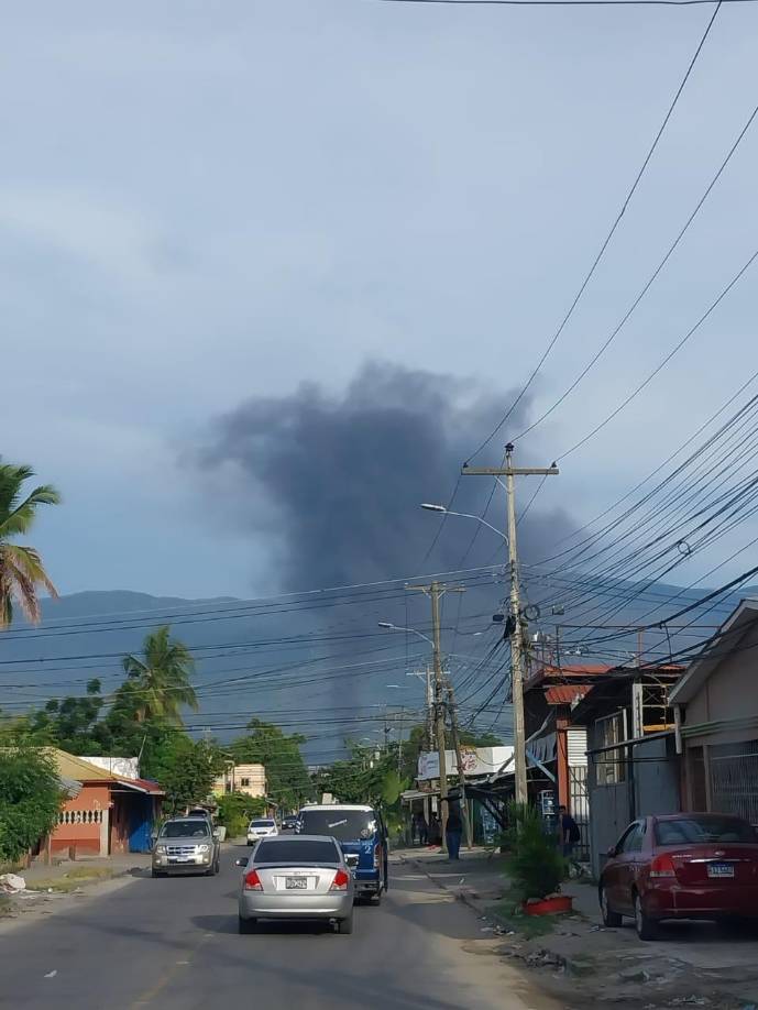Imágenes del incendio en fábrica de zapatos en San Pedro Sula