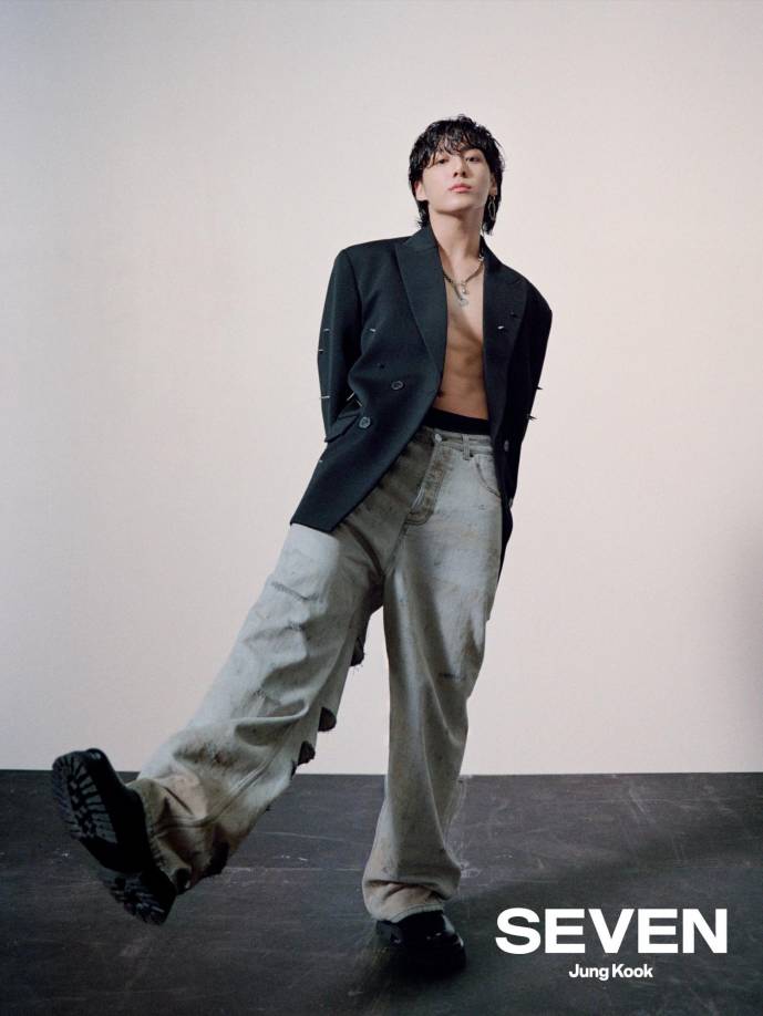 El pasado 7 de julio el popular programa matutino “Good Morning America” anunció que Jung kook el artista principal que iniciaría su famosa serie de conciertos anuales, convirtiéndose en el primer artista solista de música K-pop en presentarse en el evento y sólo el tercer acto coreano en general, después de su propio grupo BTS (que actuó en la serie de conciertos de verano de “Good Morning America” en el 2019 y el 2021) y el grupo femenino Aespa que participó el año pasado.