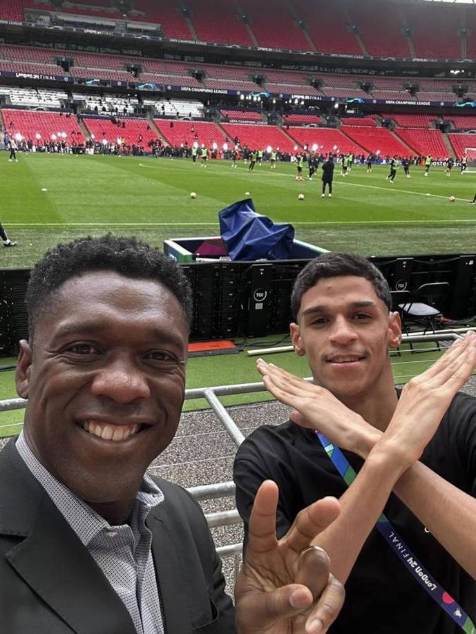 El neerlandés Clarence Seedorf, exjugador del Milan, acompañado del popular Receba.