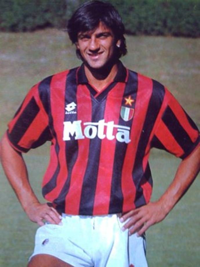 Gianluigi Lentini. Ex futbolista italiano que vistió la elástica del Torino y también del Milan. Era un extremo veloz. Curioso, ¿no?