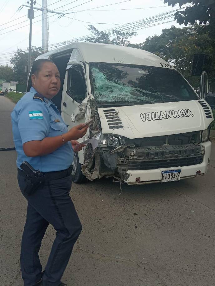 El accidente se produjo en una de las calles alternas de ingreso al centro de Villanueva, las cuales han sido habilitadas debido a la construcción de un puente a desnivel en el acceso principal que conecta con la CA-5. 