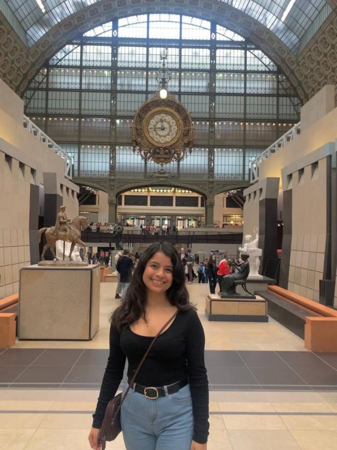 En el 2022, vio en la página de Facebook de la embajada de Francia en Honduras una convocatoria para un programa de becas en dicho país. Aplicó a una beca parcial de campus France para Centroamérica. La carta de aceptación de la universidad es un requisito para poder aplicar a la beca y lo consiguió.