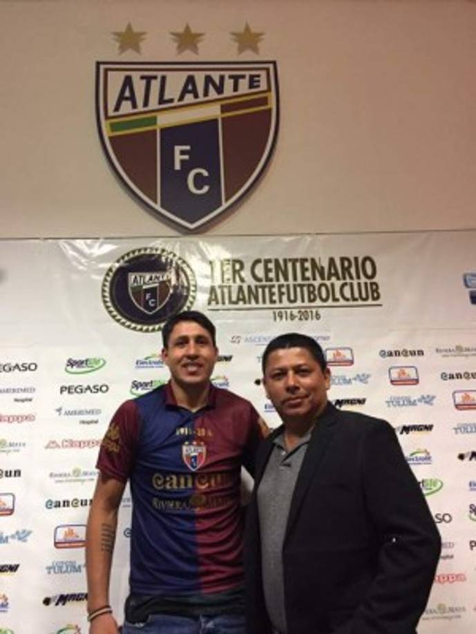El delantero argentino Domingo Zalazar fue presentado en el Atlante de México tras salir del Real España.