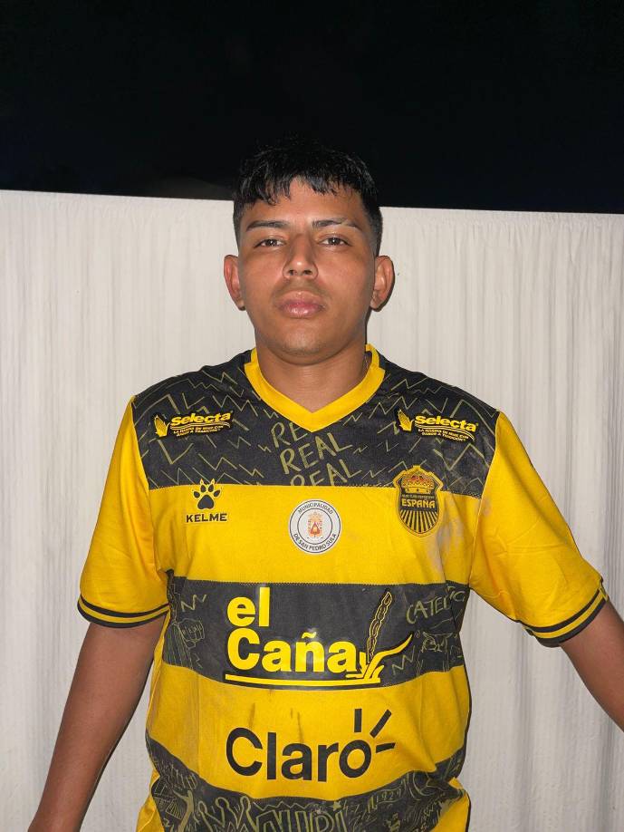 Este joven, quien es miembro de la banda de asaltantes fue identificado como Anthony Isrrael Zelaya Brizuela de 25 años de edad, originario de San Pedro Sula.