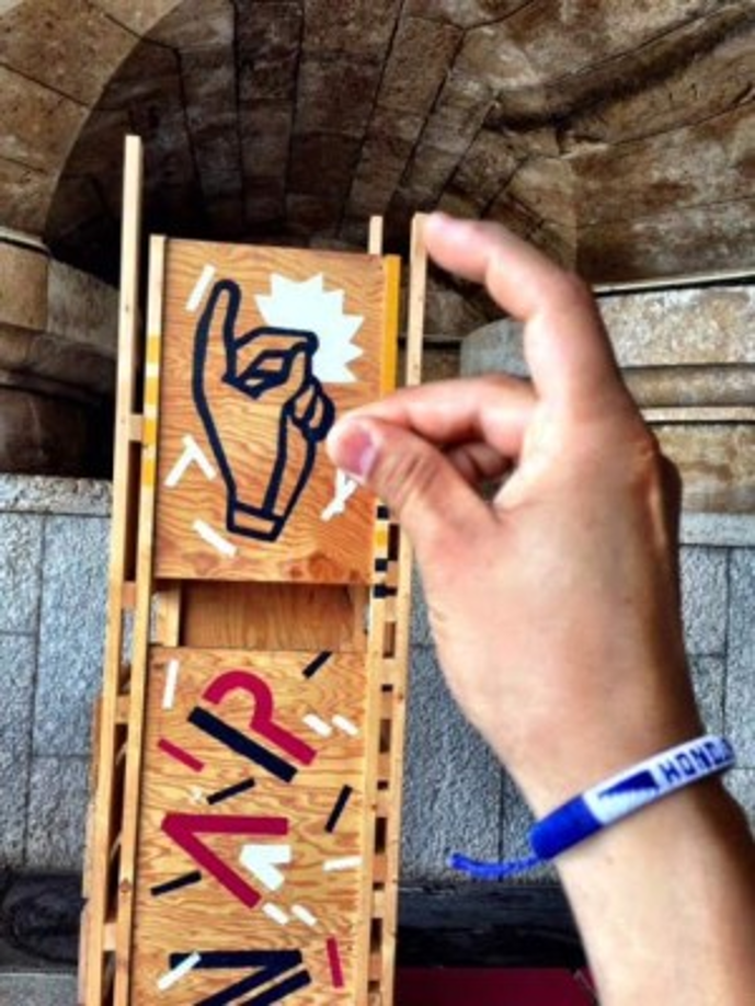 Bajo el puente de la Concordia en París, Francia.