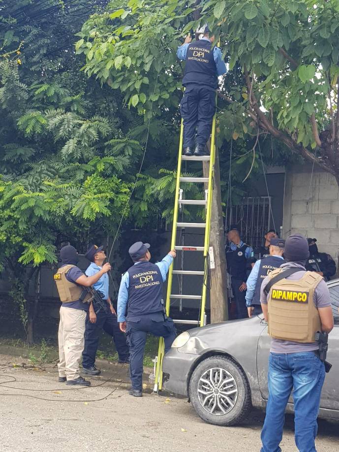 Estas cámaras estaban destinadas a monitorear el ingreso de las unidades policiales en la zona, con el objetivo de eludir su captura.
