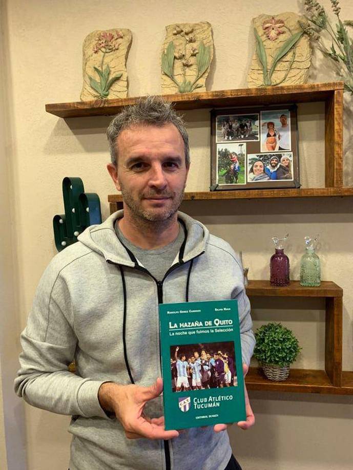 Atlético Tucumán lanzó un libro en donde relata la clasificación que lograron a la tercera ronda de la Copa Libertadores tras vencer 1-0 al Nacional de Ecuador. Ese equipo era dirigido por el mismo Pablo Lavellán.