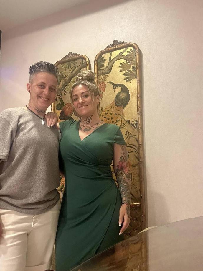 Alejandra Jiménez tiene una relación con Rut Amador y han vivido en Granada, ciudad natal de la ahora segunda entrenadora del CD Cuervos.