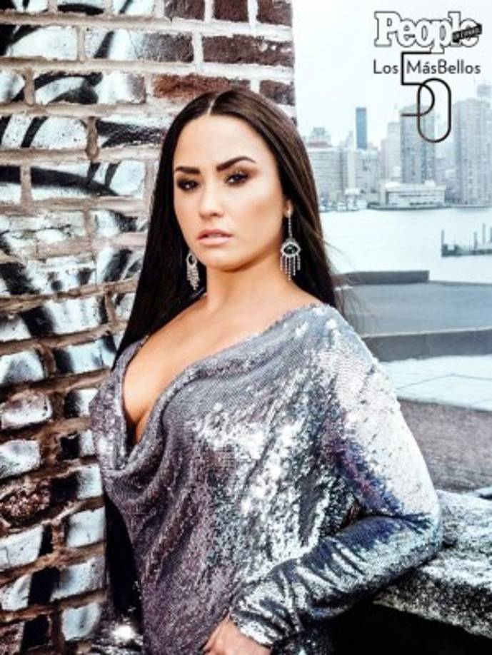 La cantante Demi Lovato posó para la sesión de fotos en Nueva York. Es la primera vez que la artista figura en la edición de los 50 más bellos.<br/>