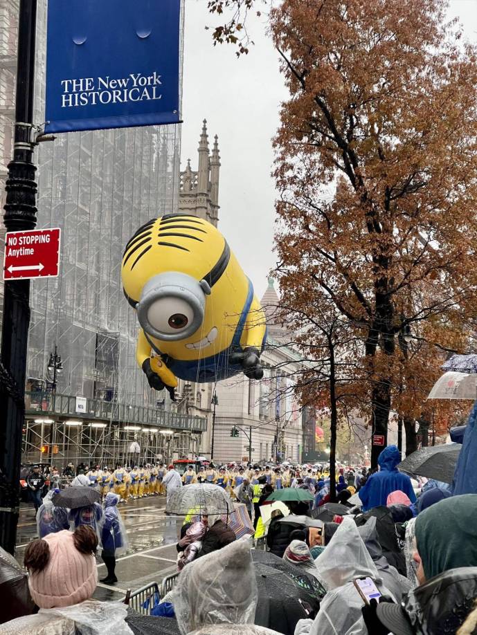 Esta edición es “la mayor hasta el momento”, con 17 globos gigantes de personajes de ficción, 22 carrozas, once bandas de música, 700 payasos y más de 90 kilos de confeti.