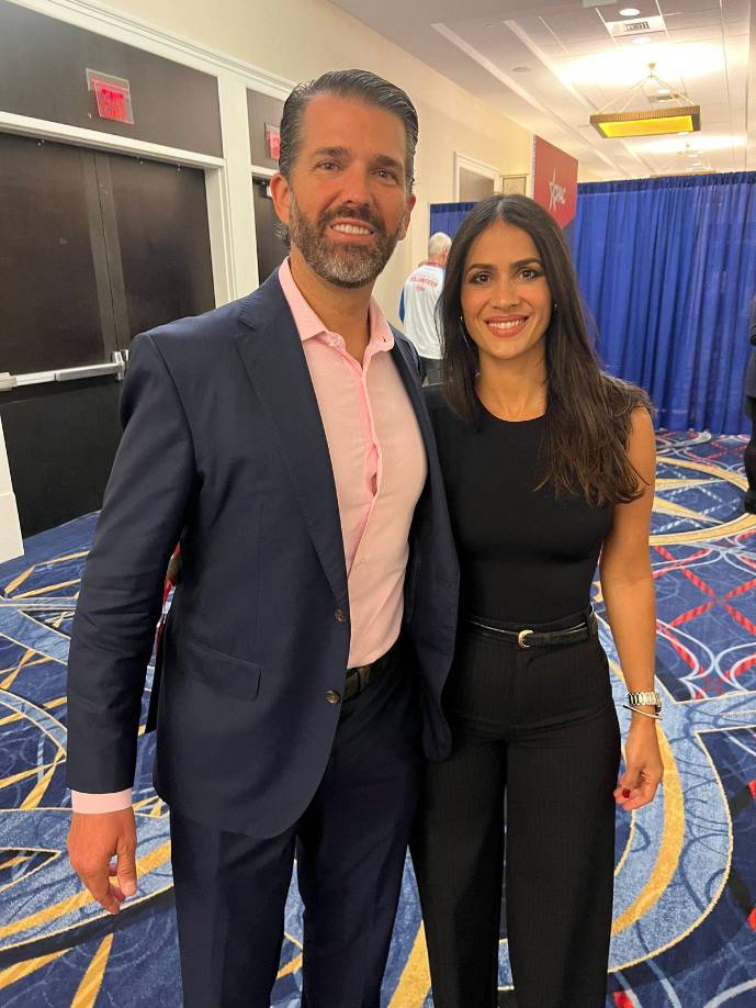 Donald Trump Jr se ha involucrado activamente en The Trump Organization, donde gestiona propiedades y supervisa proyectos, también ha apoyado fervientemente las campañas de su padre. Se le ha visto constantemente en redes sociales activo a favor del expresidente.