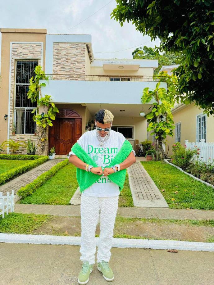 Supremo añadió que una persona lo grabó mientras hacía fila en la embajada y lo subió a sus redes sociales, entró y le indignó que muchos hondureños se burlaran que le negaron la visa.