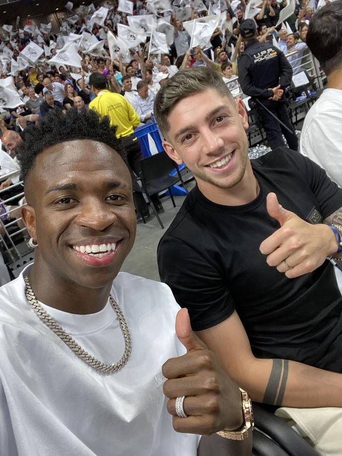Vinicius y Fede Valverde asistieron a ver el partido y terminaron sorprendidos por la batalla campal.