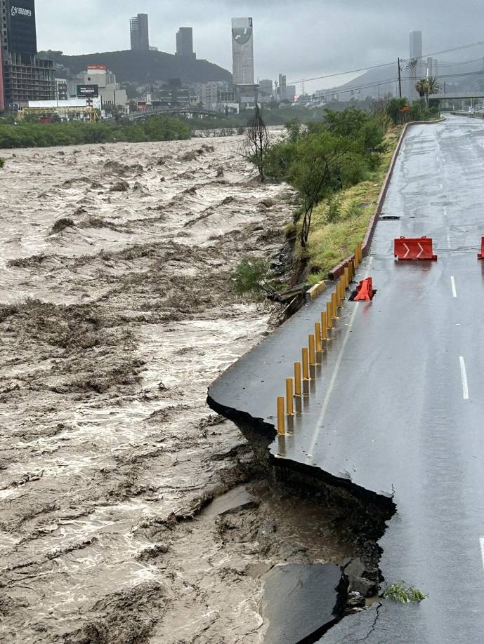La capital del estado de Nuevo León ha sido una de las más afectadas por las intensas lluvias que ha dejado el huracán Alberto.