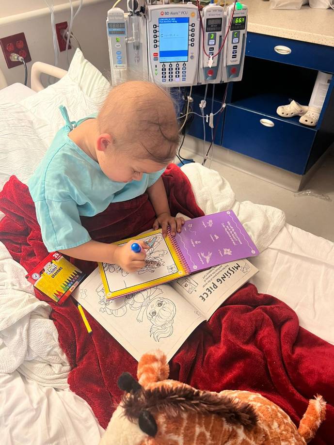 Ahora la familiar hondureña que se la está viendo duro económicamente solicita la ayuda de las personas que quieran cooperar con su lucha. 