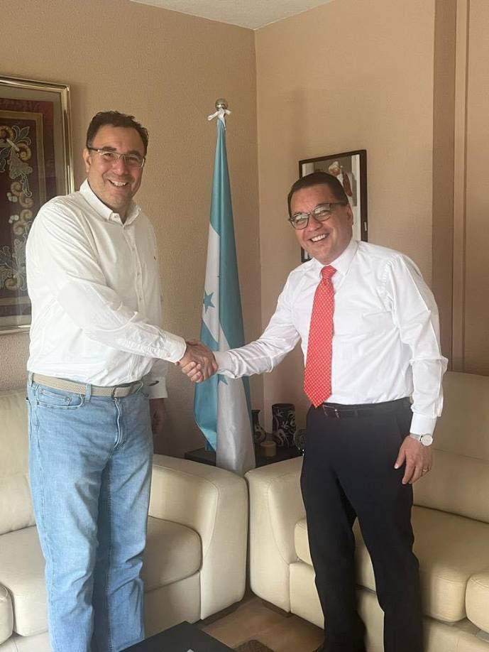 El político agregó que él ha hecho un manifiesto para depurar las filas de aspirantes en el Partido Liberal.