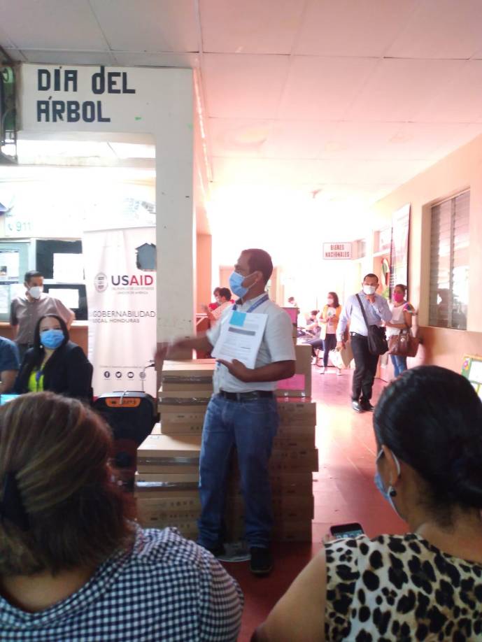 En el departamento de Cortés, se brinda esta asistencia técnica equipo técnico de la Dirección Departamental de Educación, direcciones municipales, distritales y redes educativas como estructura de gestión del sistema educativo. 