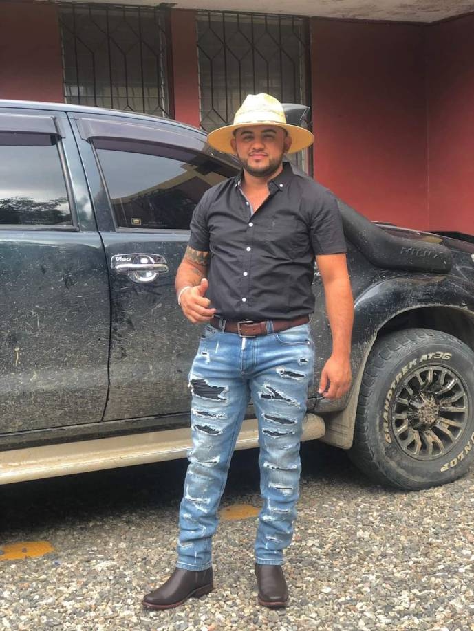 Familiares de Mejía publicaron en redes sociales mensajes recordándolo y lamentando su muerte.