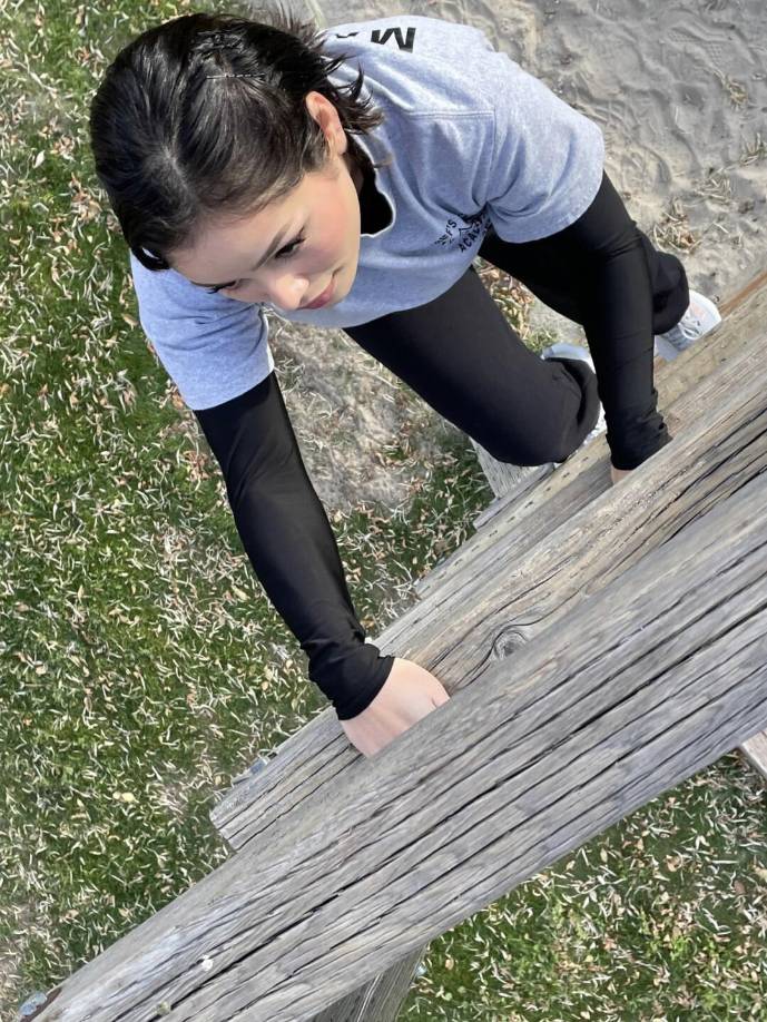 La policía está esperando más pruebas de la oficina forense para saber la causa de la muerte. 