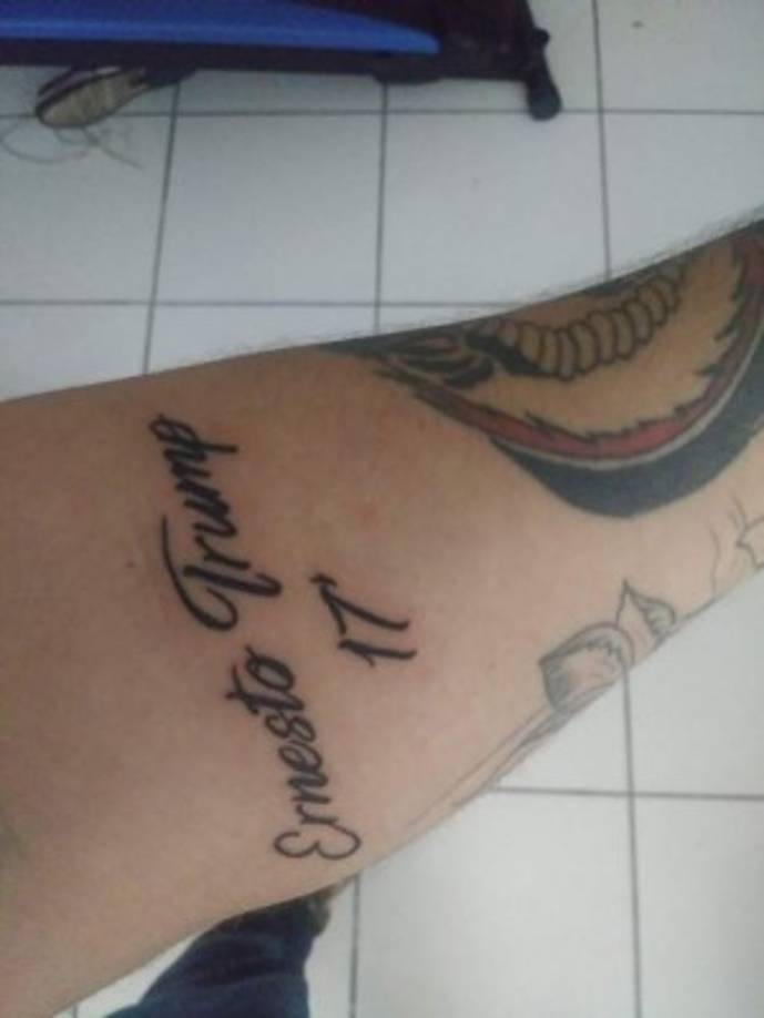 Otro de los tatuajes de Ernesto en los que muestra su simpatía por el presidente estadounidense.