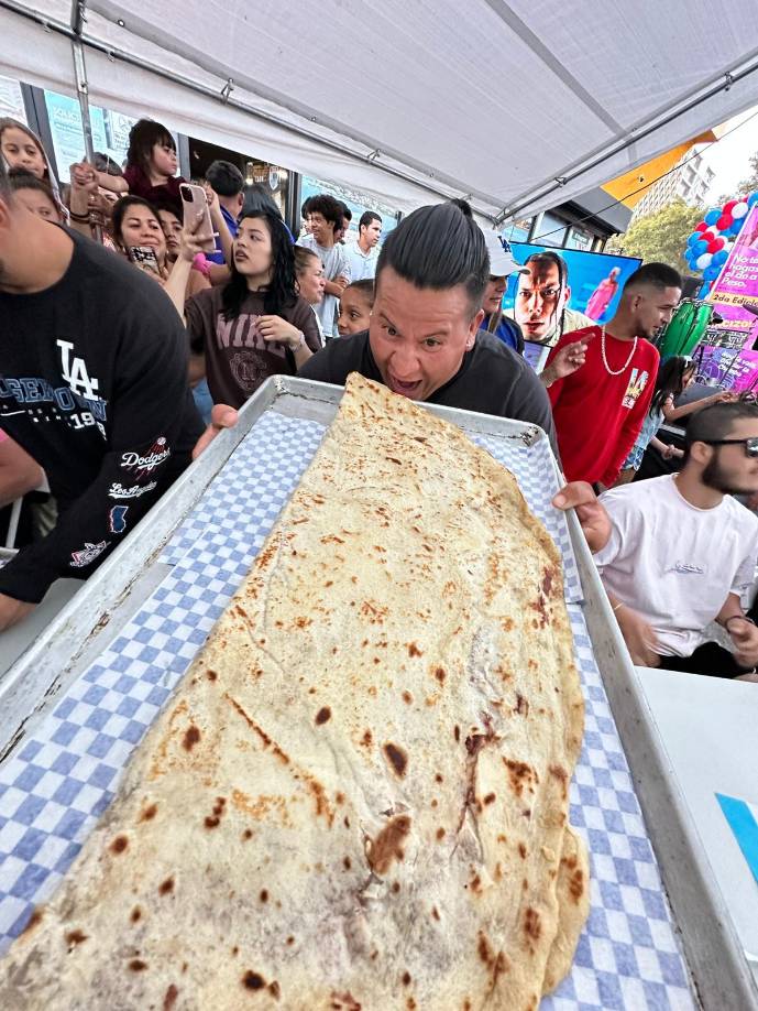 El momento más esperado fue la competencia de la “Mamá de la mamá de las baleadas”. 