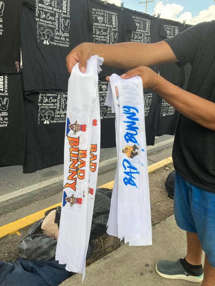 Hay diferentes estilos de bandas y cintas para lucir en el concierto de Bad Bunny. 