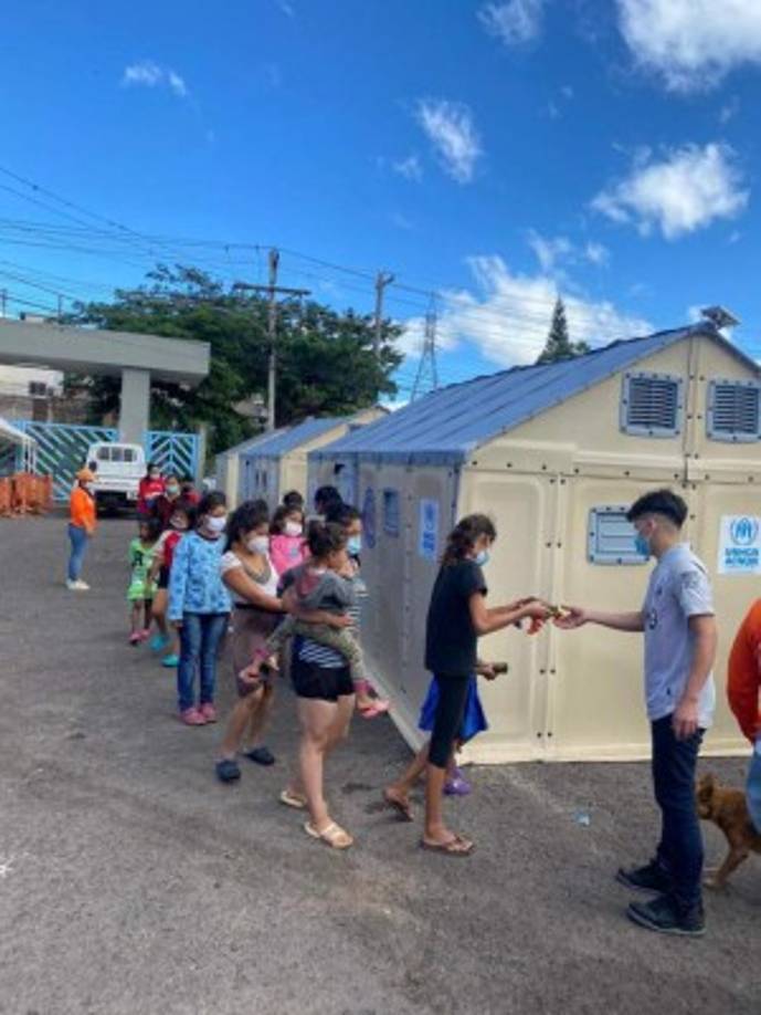 Muchos niños y niñas recibieron obsequios de parte de Romell Quioto.