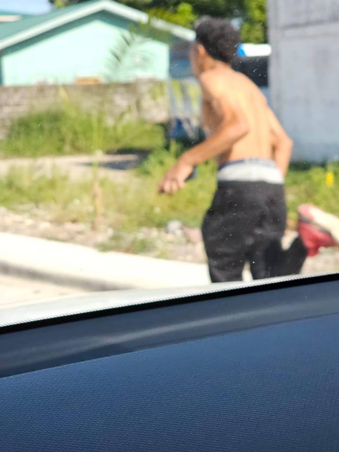 Ninguna de las personas que grabó el robo y agresión intentó auxiliar a los afectados.