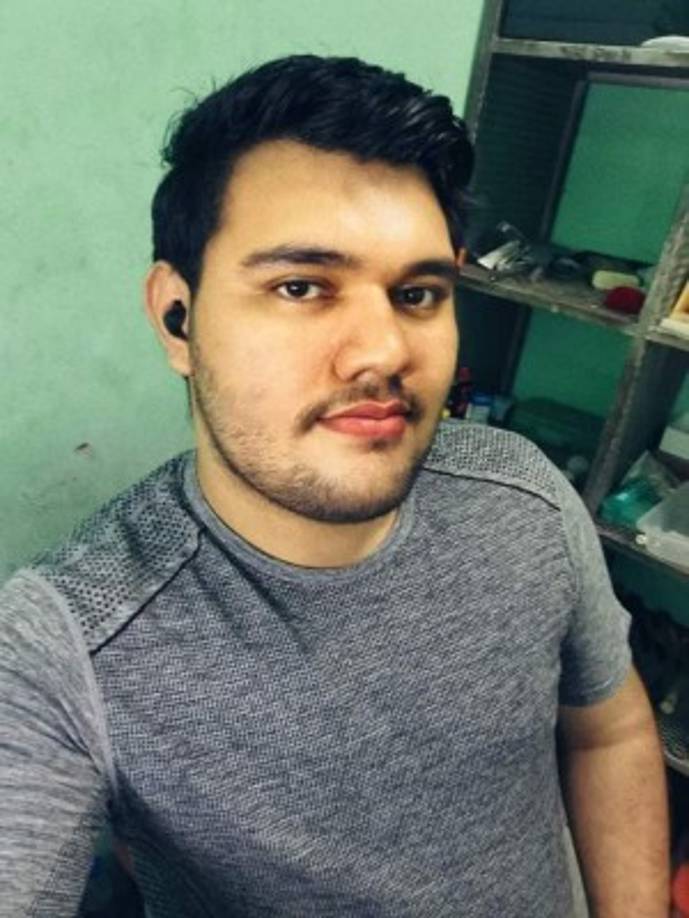 Movido por la necesidad, el joven emprendedor decidió comenzar a vender almuerzos en el centro de San Pedro Sula, de esta manera generar ingresos y también llevar alimentos a su hogar.