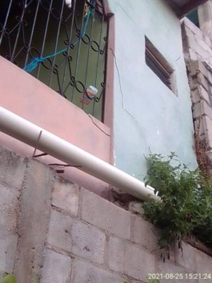 Pobladores de Choloma reportan daños materiales en las residencias.