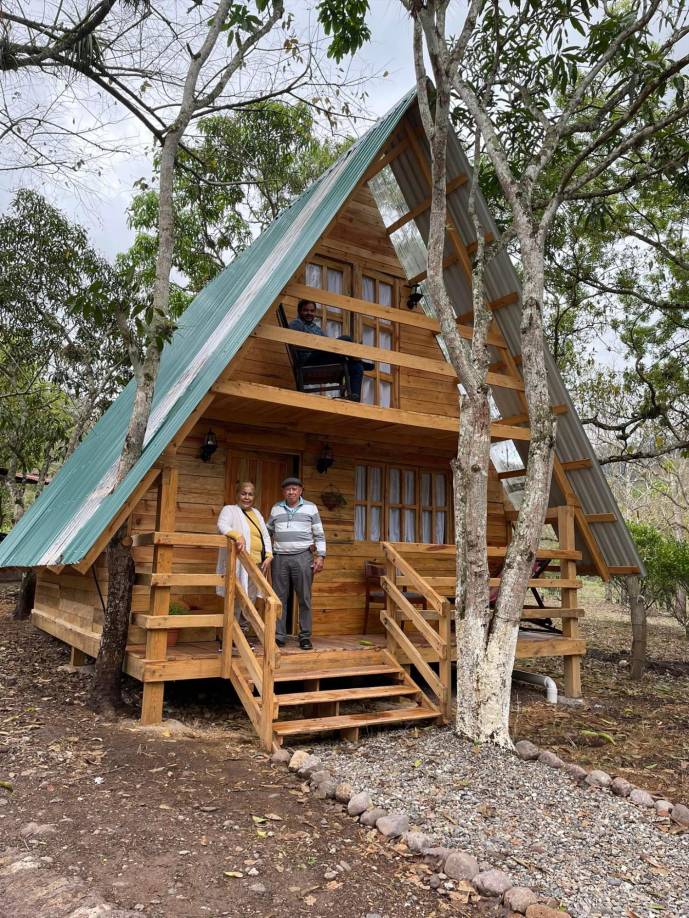 Las cabañas ubicadas entre una amplia flora y fauna le harán querer volver a vivir esta experiencia.