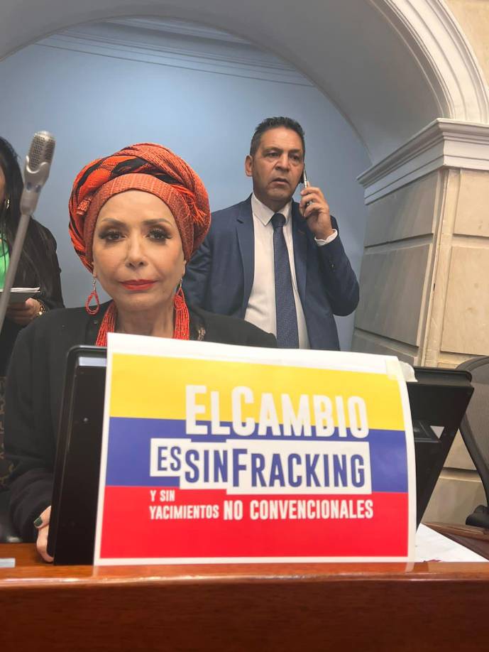 Otra de las razones que llevaron a ser polémica en el debate público a la Senadora Piedad Córdoba fue la relación que tuvo con el fallecido presidente Hugo Chávez y el hoy presidente Nicolás Maduro.