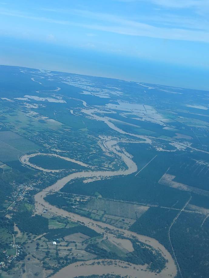 Uno de los departamentos más azotados por las lluvias fue el departamento de Colón, donde el agua se llevó puentes y destruyó varias héctareas de cultivo.