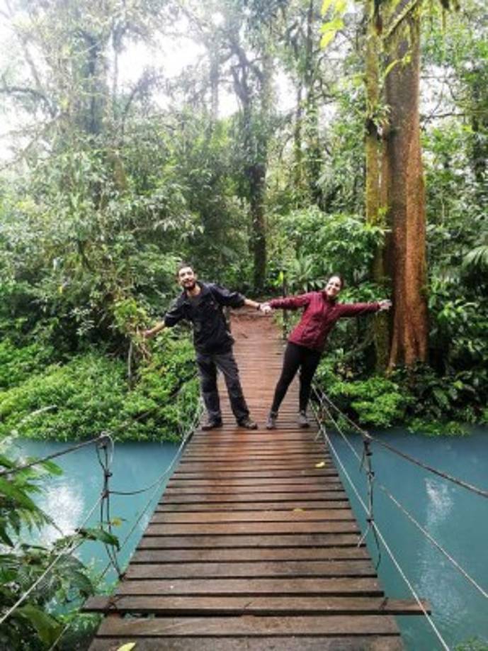 A este automóvil le adaptaron una cama y lo bautizaron como Vera, el cual se ha convertido en su hogar.