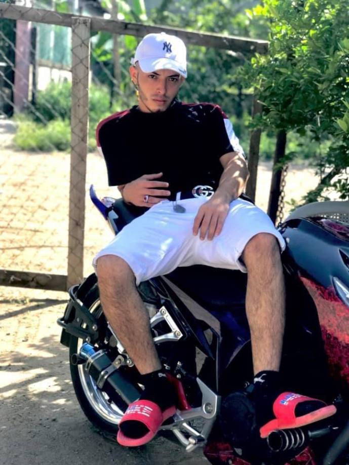 Aparentemente, el motociclista se dirigía de norte a sur por el bulevar en el momento en que el conductor de un vehículo, marca Pontiac, realizada un retorno en la zona. 