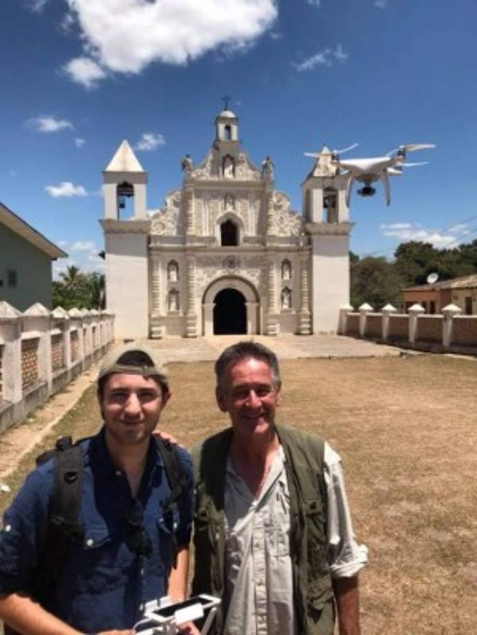 Marven en la iglesia de Gracias, Lempira.
