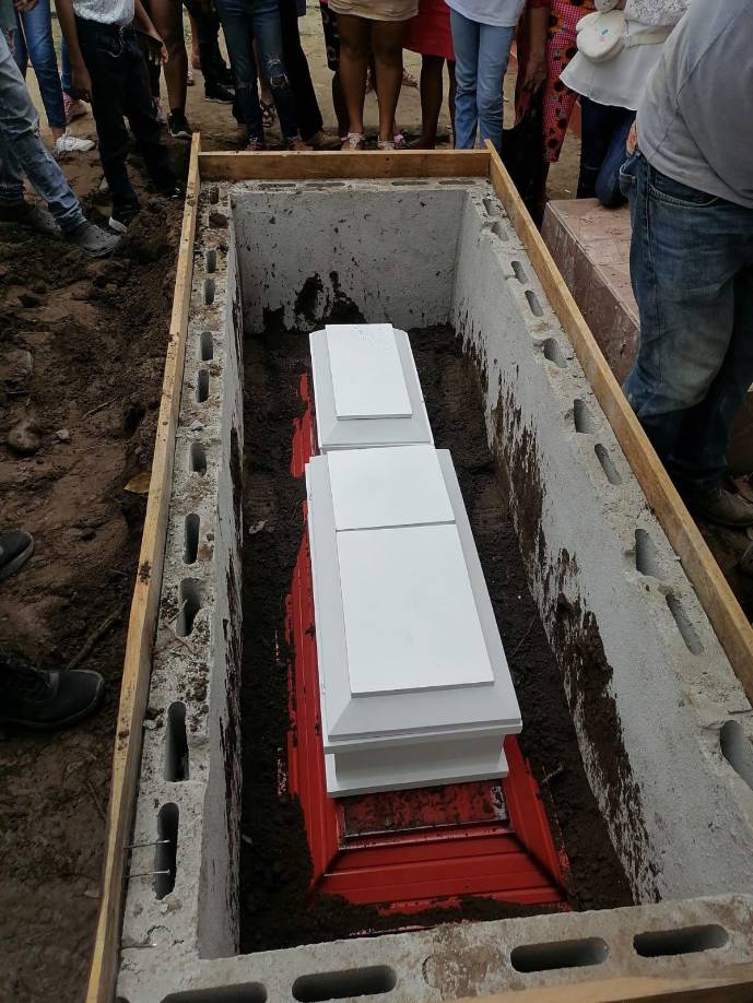 La mamá de la niña que tenía nueve meses de embarazo fue ingresada al hospital Mario Rivas donde murió minutos después. 