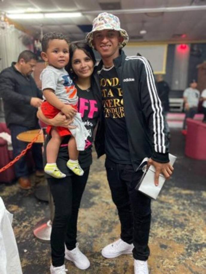 Varios de los seguidores del artista opinan que no deberían exponer tanto a su familia en redes sociales, otros consideran que debe enfocarse en su nueva música y no publicar sobre su vida personal, pues según algunos internautas eso “a nadie le interesa”.