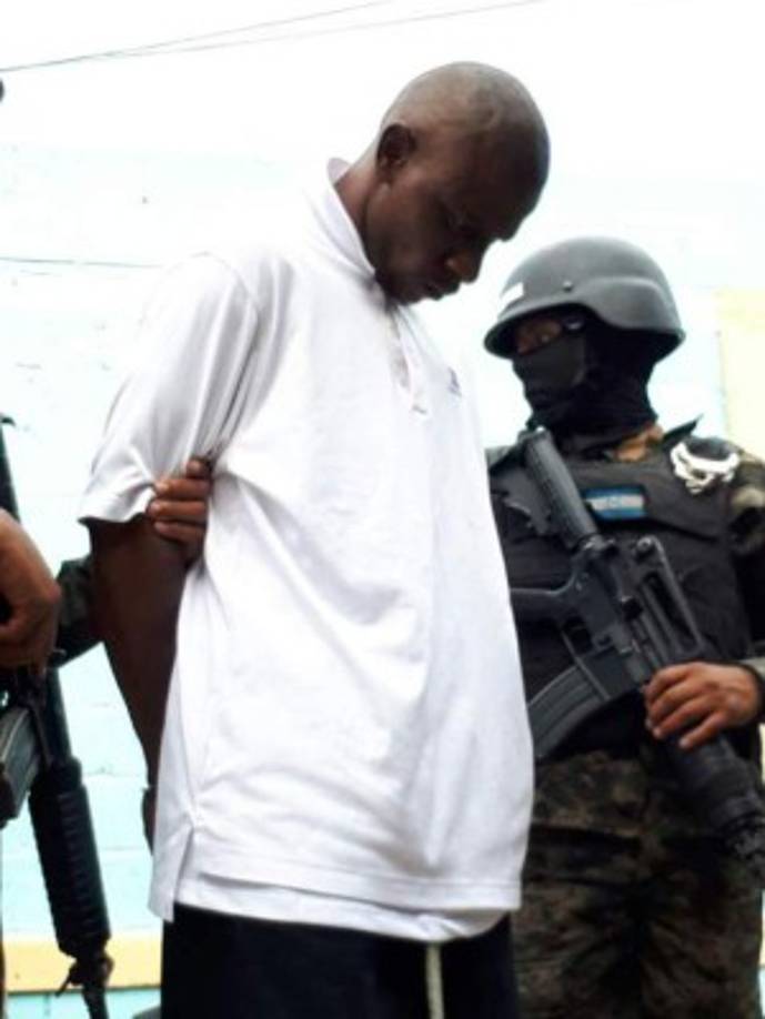 La Operación Arpía III, comandada por el propio presidente Hernández desde un centro de comando, inició la noche del lunes 15 de mayo, con el fin de asegurar las instalaciones y a toda la población penitenciaria.<br/>