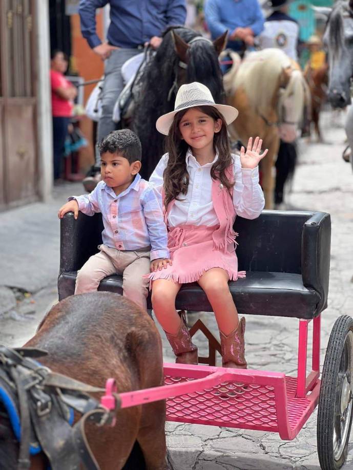 Las festividades continuaron con las <b>coronaciones</b> de las <b>reinas de la feria</b>, del <b>tabaco</b> y del <b>café</b>.