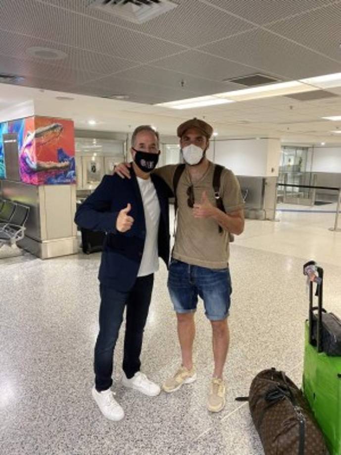 Gonzalo Higuaín llegó a la ciudad estadounidense de Miami para culminar su fichaje con el Inter, equipo de la liga norteamericana (MLS) copropiedad de David Beckham, anunció este viernes la franquicia.<br/><br/>El ariete y su actual equipo, la Juventus, habían alcanzado un acuerdo económico para rescindir el último año de contrato del argentino.
