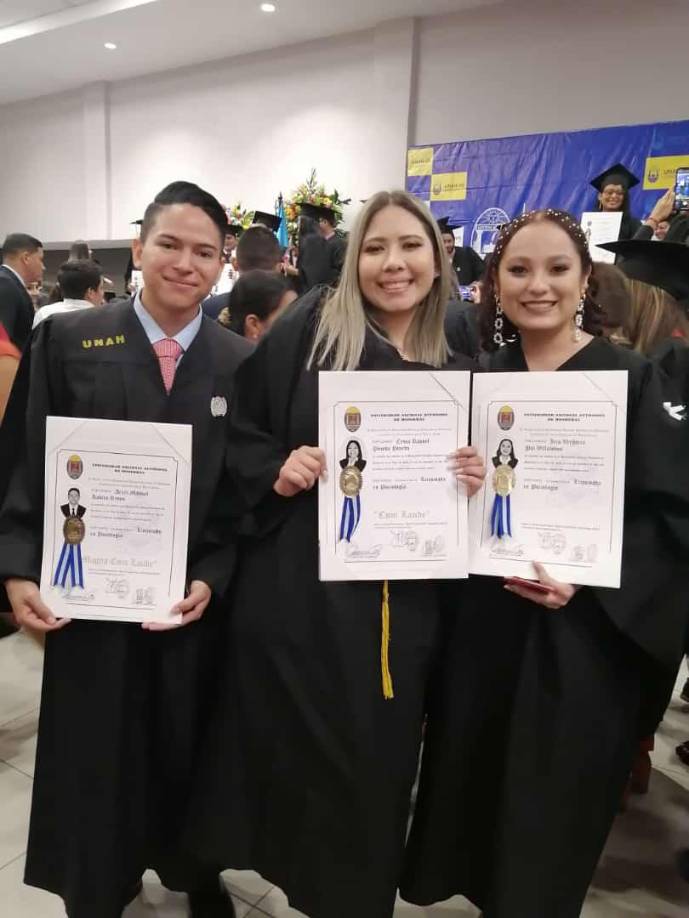 Acxel Robles, Cesia Pineda y Verónica Paz